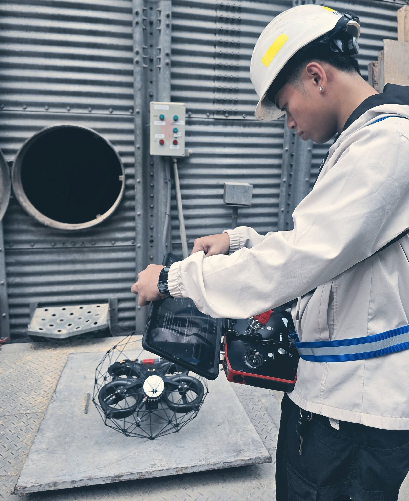 Inspect storage tanks/silos and conduct thickness measurements in minutes with Flyability Elios 3.